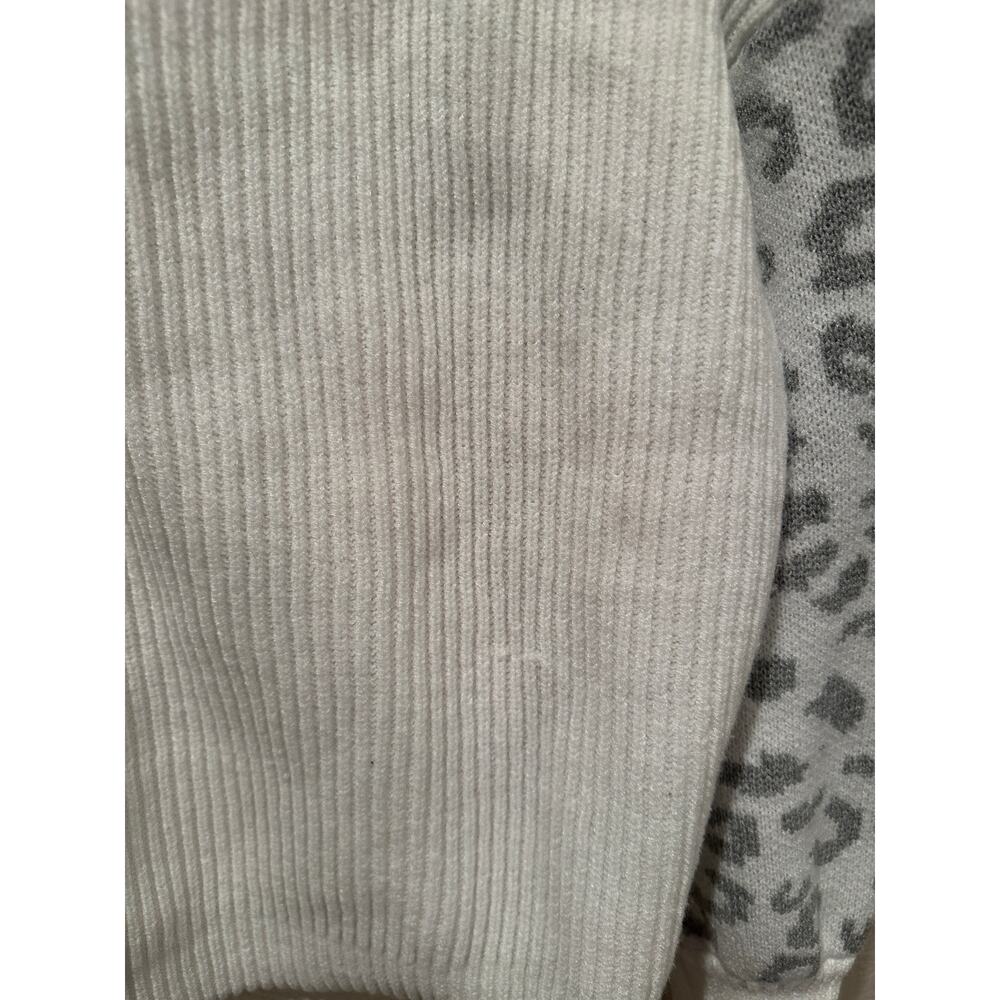 Shein White V-Neck sweater w cheetah print sleeves sz XL - Picture 4 of 6